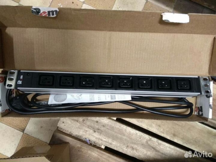 Блок розеток R-16-8C19-1-440-3