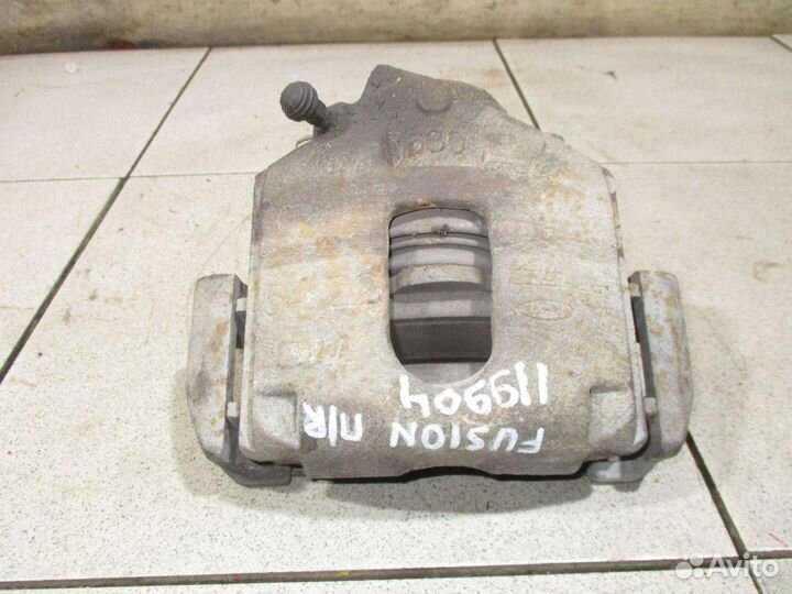 Суппорт передний правый Ford Fusion