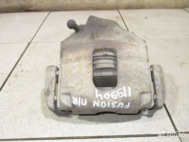 Суппорт передний правый Ford Fusion