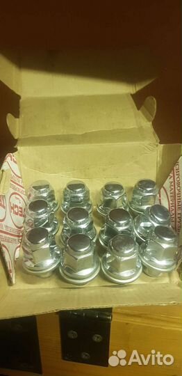 Автомобильные гайки для колёс 121.5