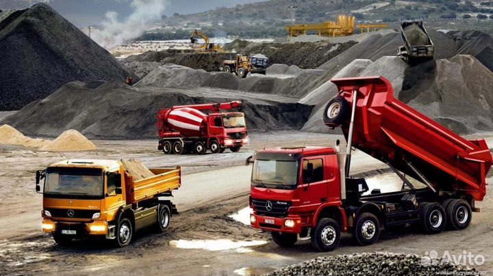 Водитель на самосвал / Грузовой самосвал