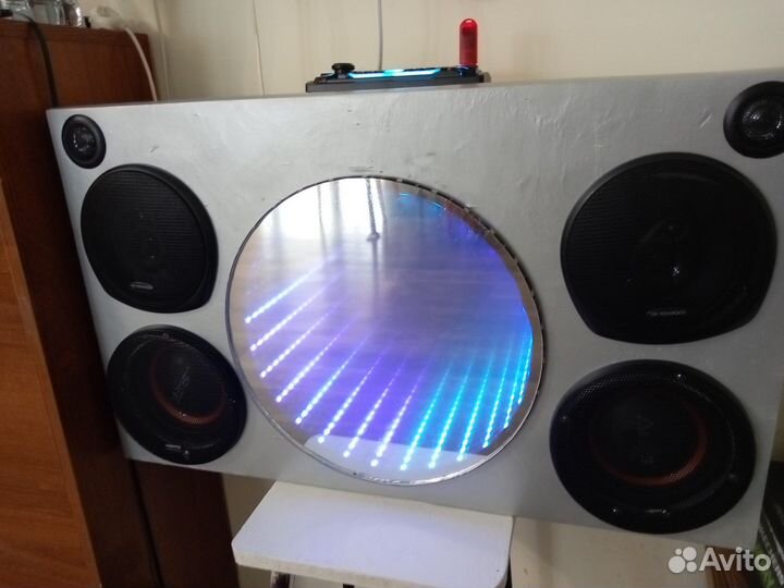 Музыкальный центр Hi Fi с эффектом бесконечности