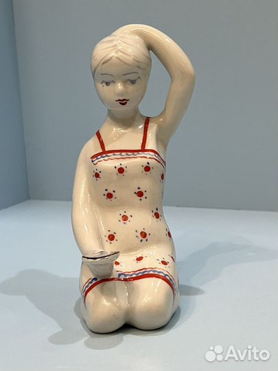 Статуэтка девушка с зеркалом. Сысерть