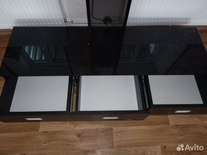 Стеклянная тумба под тв