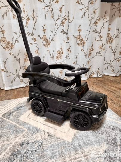 Машина Mersedes-Benz толокар с ручкой