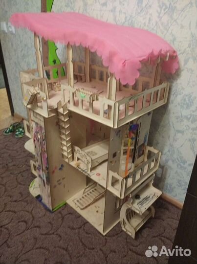 Кукольный домик с мебелью