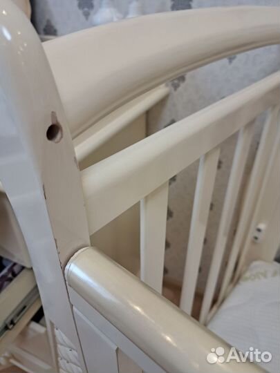 Детская кроватка с маятником и ящиком