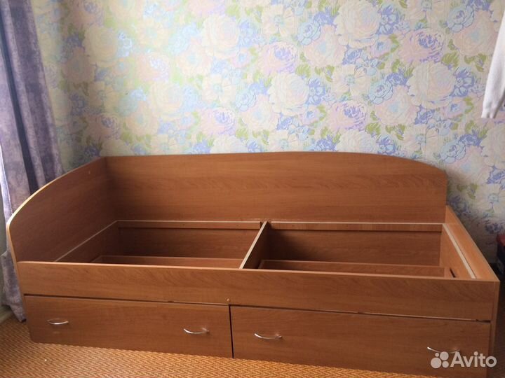 Кровать односпальная с матрасом