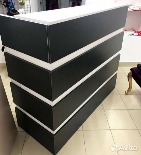 Стойка ресепшн