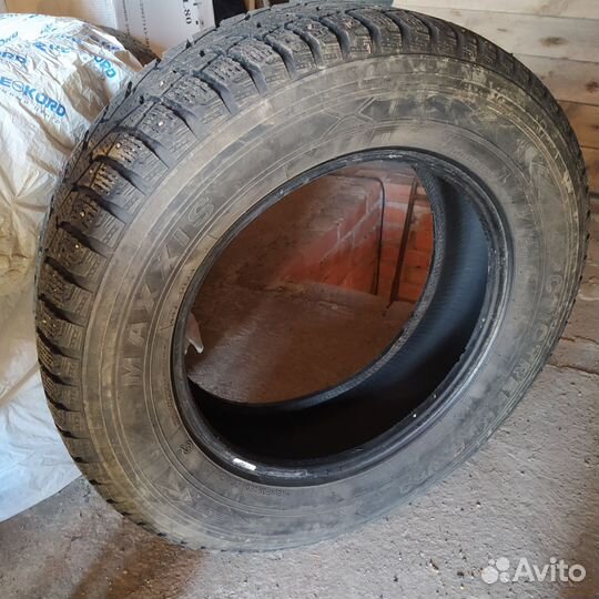 Maxxis ArcticTrekker NS3 235/65 R17