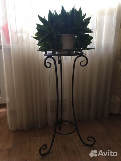Подставка новая кованая ручная работа под цветы