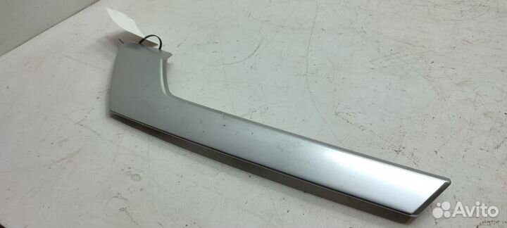 Молдинг решетки радиатора правый Mitsubishi