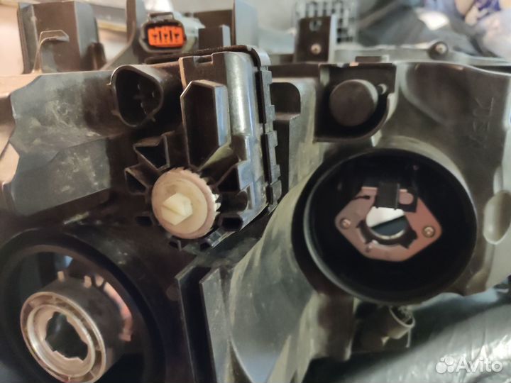 Фара правая mazda 6 2013 года. Разбито стекло