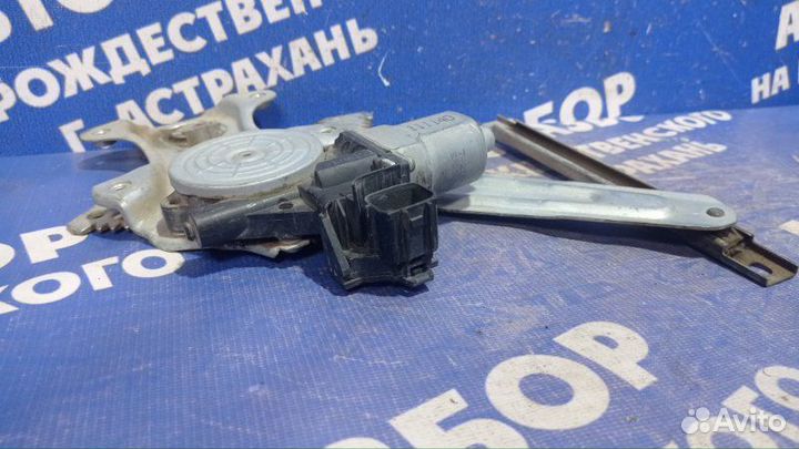 Задний правый стеклоподъемник Nissan Juke