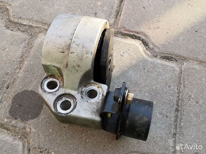 Хендай акцент опора двигателя