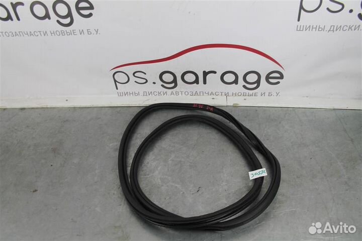 Уплотнитель кузова задней левой двери Volvo XC90