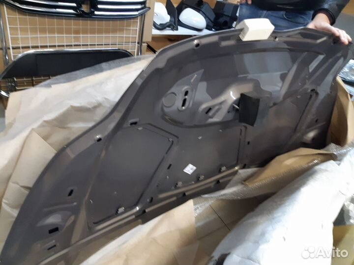 Капот серый Ford Focus 3