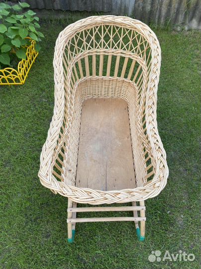 Колыбель плетённая