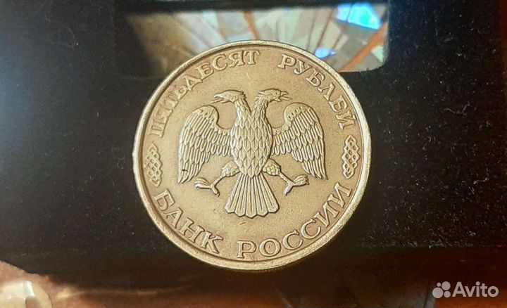 Продам две монеты одна латунь одна стольная