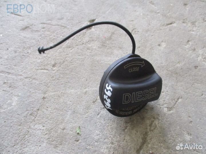 Крышка лючка бака BMW F30