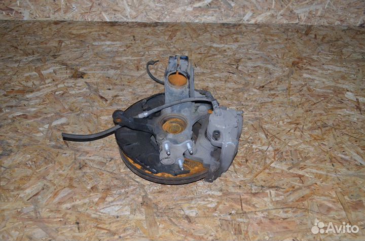 Кулак поворотный передний левый Audi Q3 8U