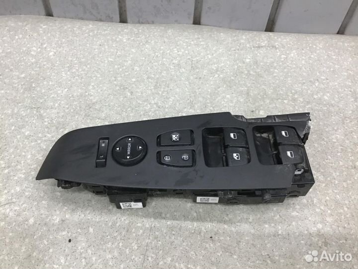 Блок управления стеклоподъемниками Hyundai Solaris