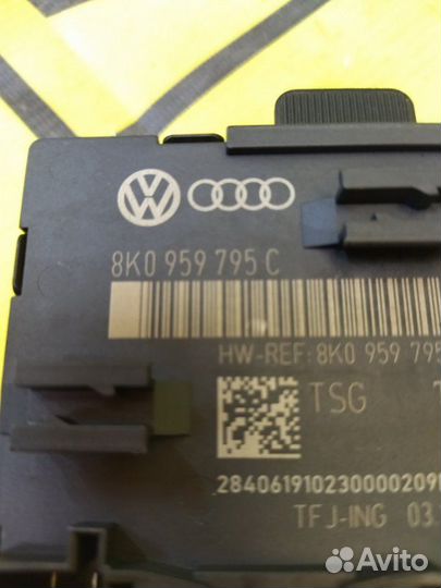 Блок управления дверьми задний левый Audi A4 седан