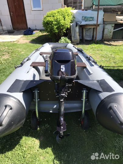 Лодка с мотором