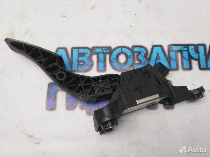 Педаль газа Kia Rio 4 32700F2100 Отличное состояни