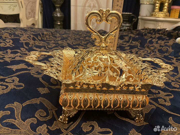 Шикарная ваза с крышкой В восточном стиле