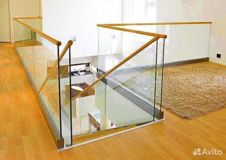 Ограждение из стекла для офисов и торговых центров