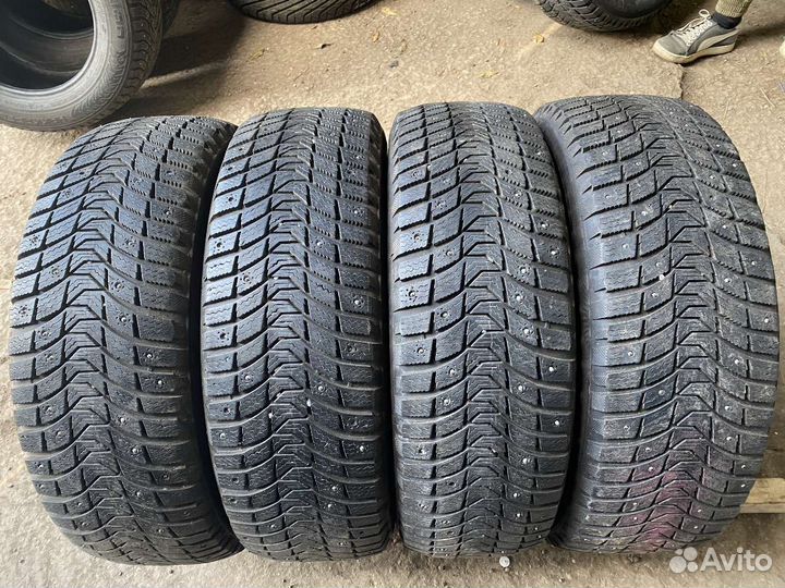 Michelin X-Ice North 3 215/65 R16