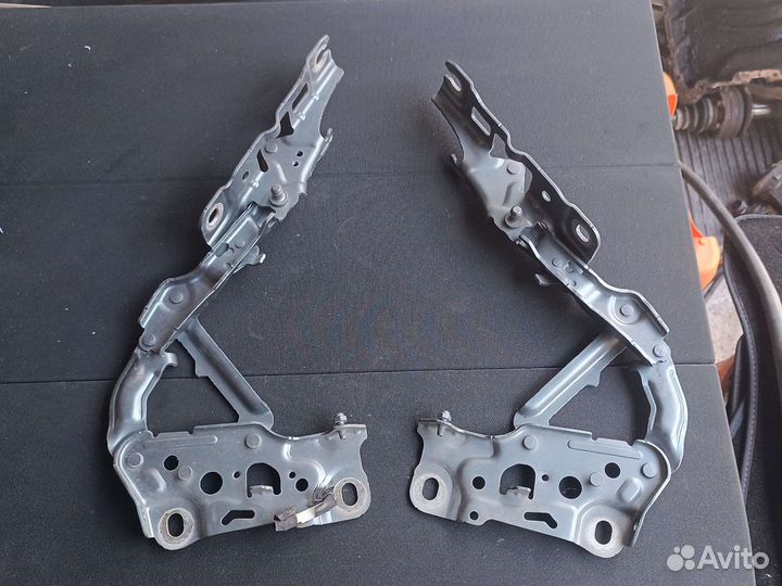 Петли капота правая левая BMW 5' G30