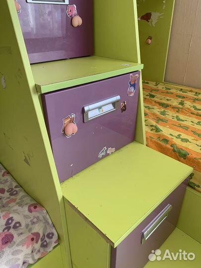 Трехярусная детская кровать