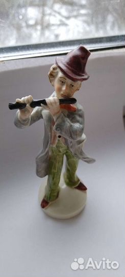 Немецкая статуэтка фигурка музыканта. Флейтист