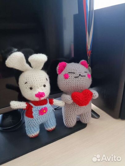 Вязаные игрушки: мишка, кот, зайка