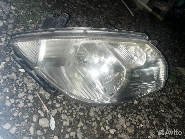 Фары на nissan tiida