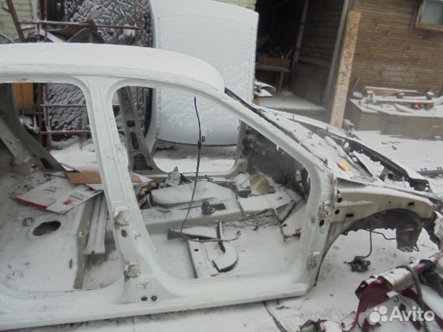 Боковина кузова правая Renault Logan I