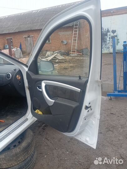 Двери передние Renault Logan 2013