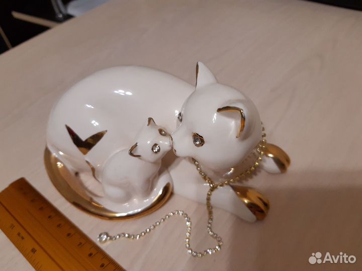 Фигурка фарфор