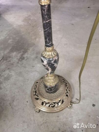 Торшер напольный с абажуром