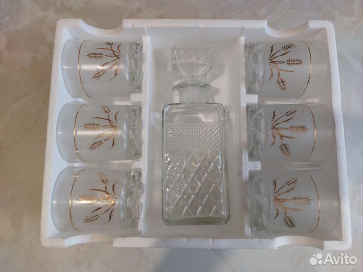 Графин со стаканами