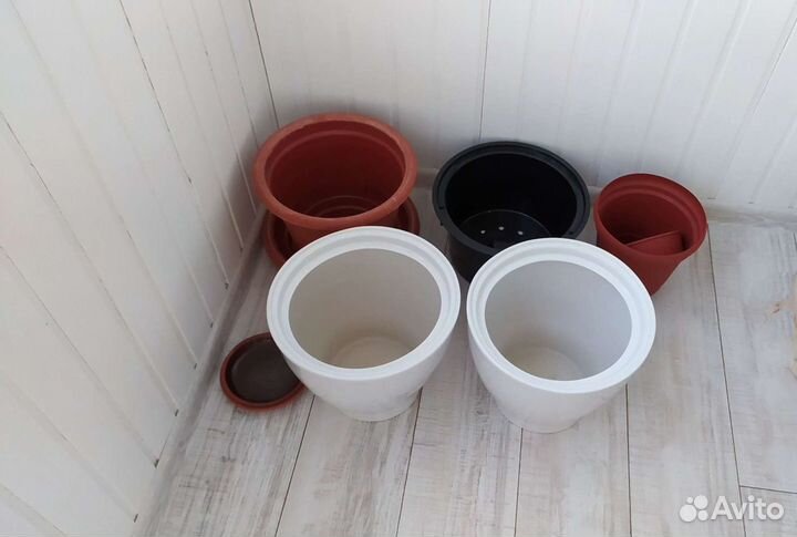 2 керамических горшка+много пластика