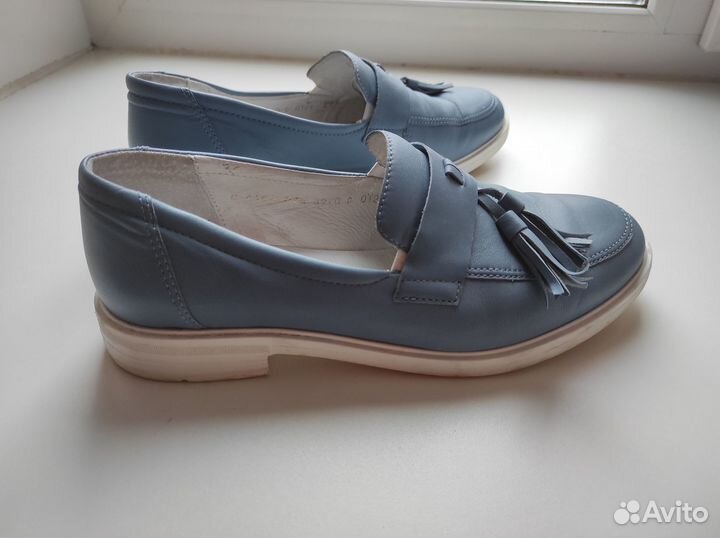 Продам туфли на низком каблуке