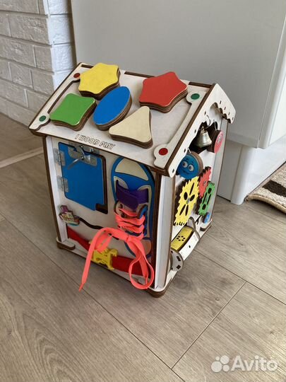 Бизиборд домик