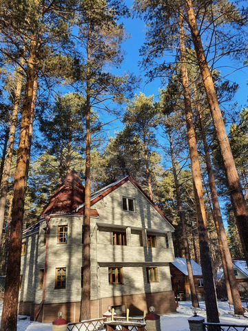 Коттедж 240 м² на участке 20 сот.