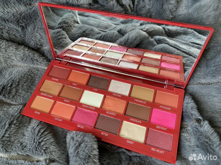 Палетки теней revolution