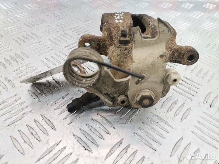 Суппорт задний правый для Audi A4 B5 8D0615424