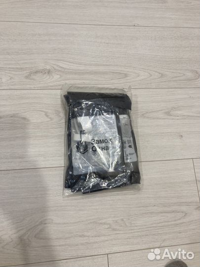 Замок на окно с тросиком