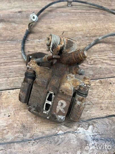 Тормозной суппорт задний правый Honda Civic 4D 1.8